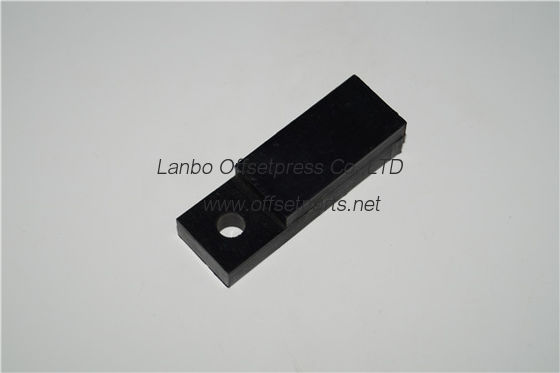 Akiyama rubber gripper pad , BT628 , L61 x W20 x H 15 / 09 mm , 7mm hole diameter