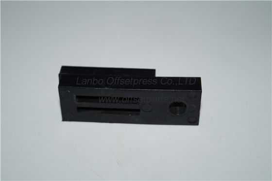 Akiyama rubber gripper pad , BT628 , L61 x W20 x H 15 / 09 mm , 7mm hole diameter