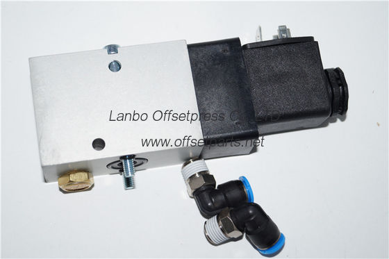 high quality original 4/2-way valve 61.184.1051/02 for SM102 machine